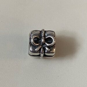 PANDORA RETIRED PRESENT, GIFT BOX W/ BOW CHARM STERLING SILVER 925 ALE 7…